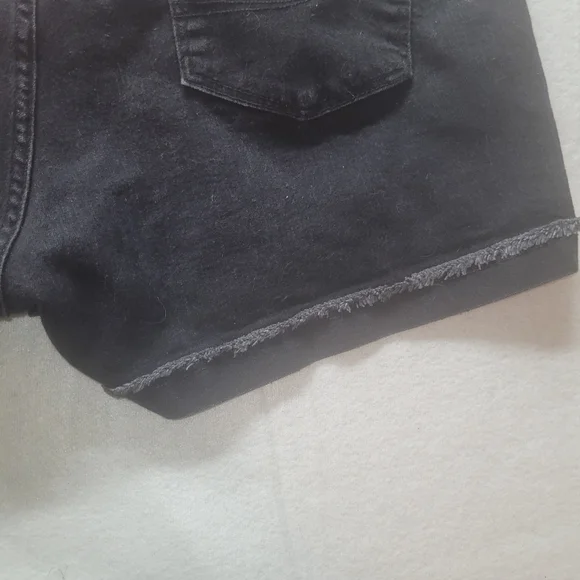 Signature Levis Womens High Rise black stretch Denim Shorts Size 16 - Picture 7 of 8